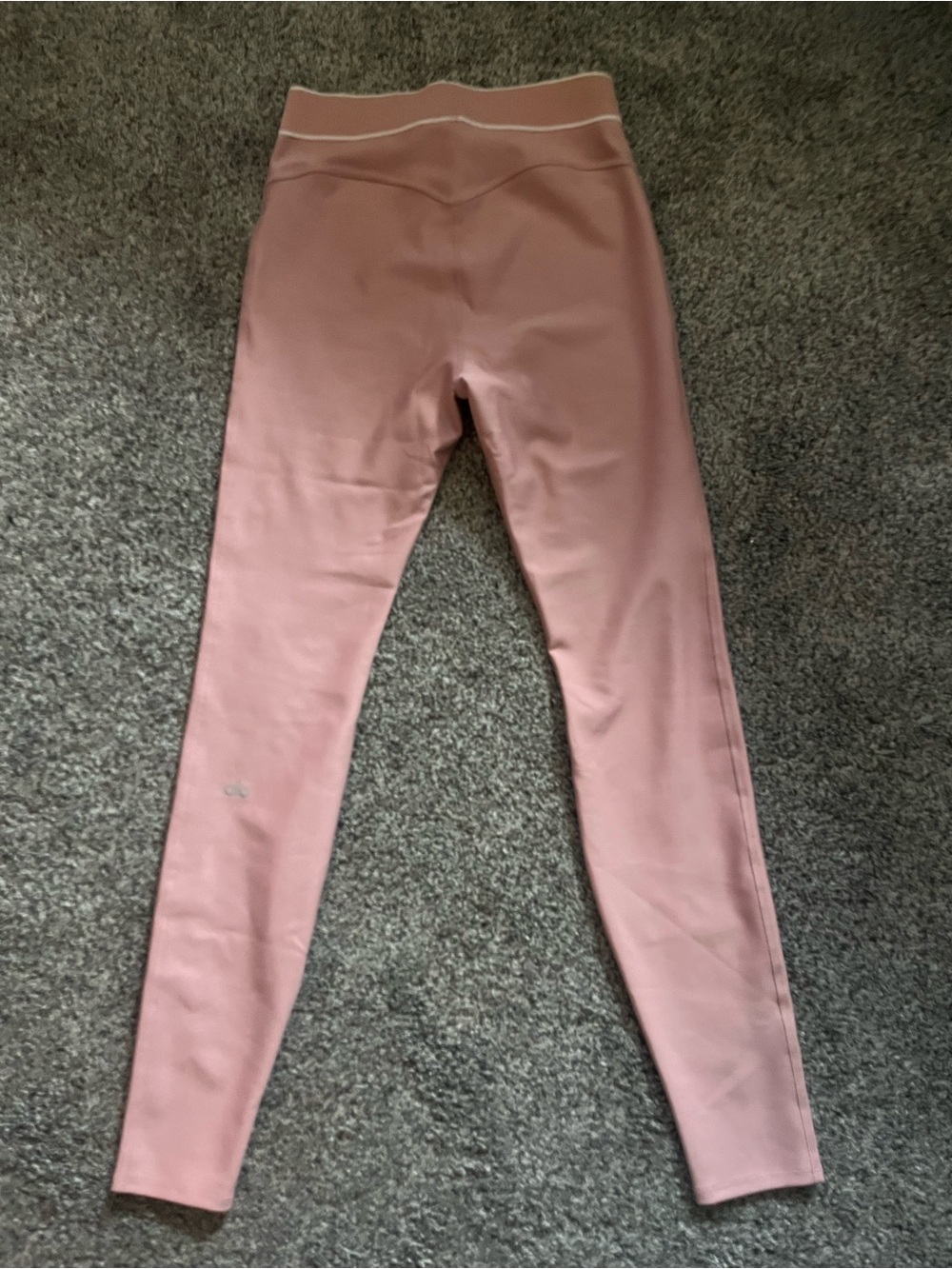 Alo Airlift High-Waist Alignment Leggings in Vintage pink - Picture 5 of 7